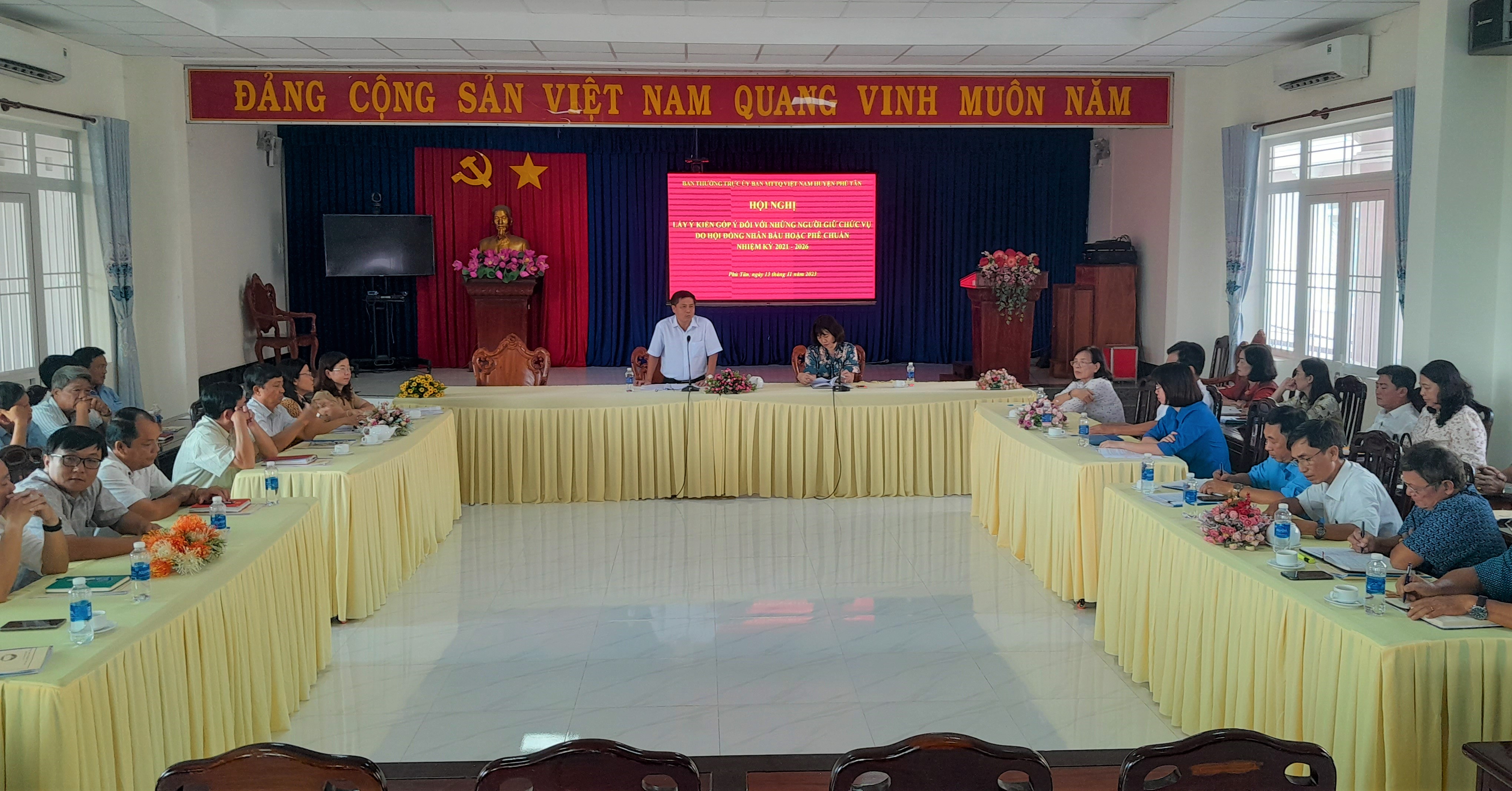 2023/11/13/UBMTTQ VN huyện Phú Tân góp ý đối với người giữ chức vụ do HĐND huyện bầu hoặc phê chuẩn.jpg